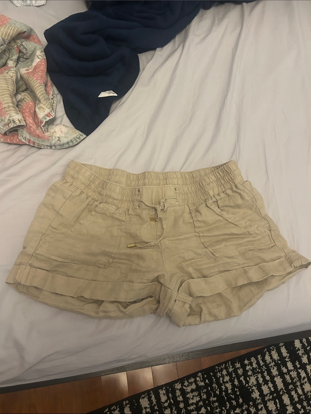 Guess Beige High-Waist Linen Drawstring Shorts size medium